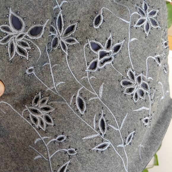 Embroidered Grey Cut-Out Floral Scarf - Picture 4 of 4